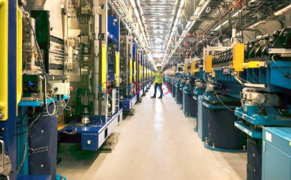 研究人员首次使用X射线激光观察到极子的形成